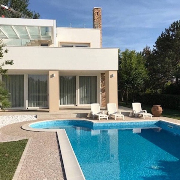 Beautiful Modern Villa in Albarella by Beahost
