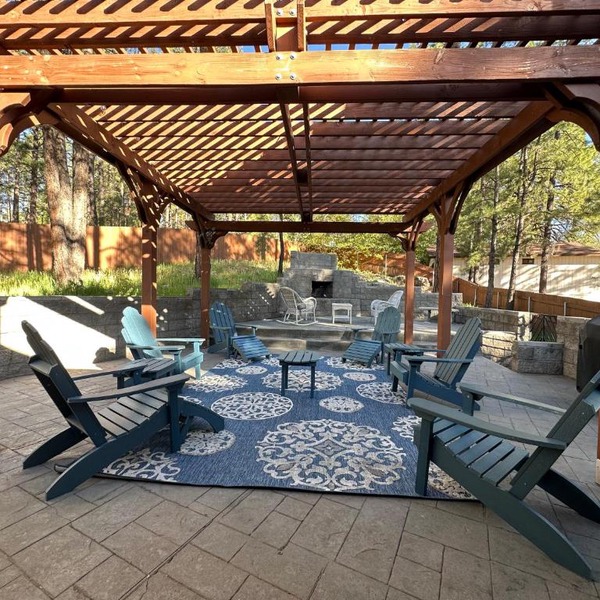 Beautiful mountain home with great outdoor space in desirable neighborhood!