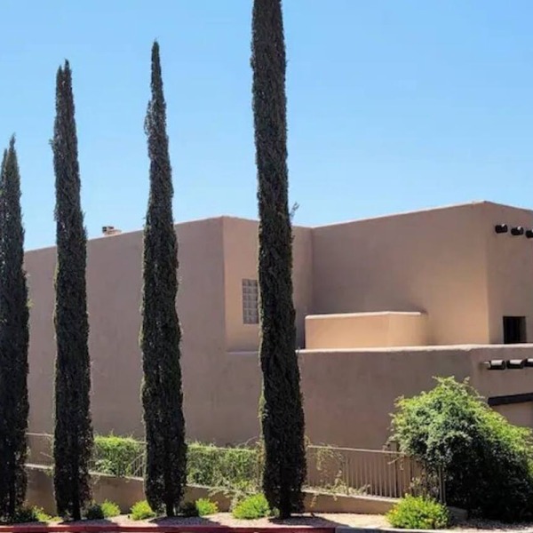 Beautiful Mountain Views and a spacious relaxing home in NW Tucson.