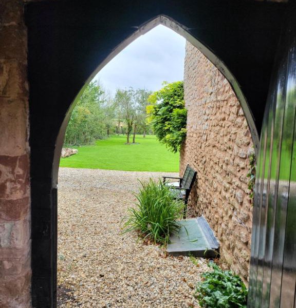 Beautiful One Bed Studio Flat - Dog Friendly