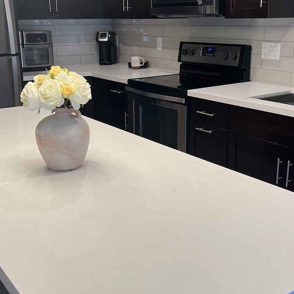 Beautiful one bedroom condo with impressive amenities!