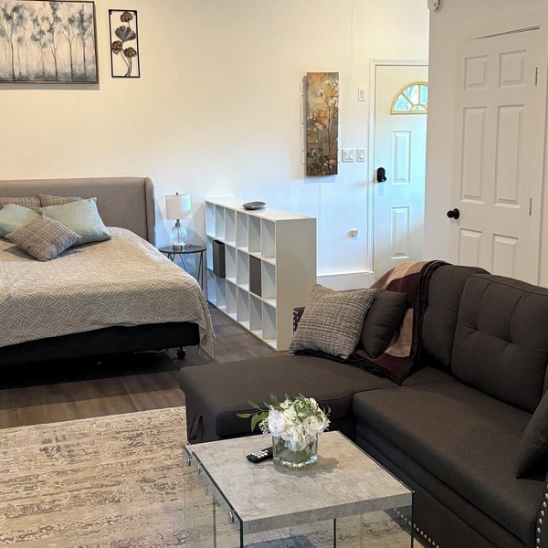 Beautiful private coach house near the ocean