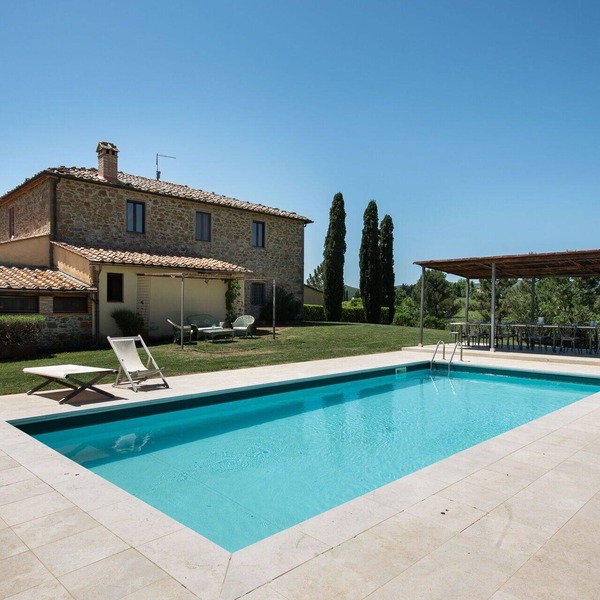 Beautiful private villa for 24 people with private pool, A/C, WIFI, TV, patio and panoramic view