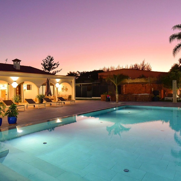 Beautiful private villa for 10 guests with private pool, A/C, WIFI, TV and patio