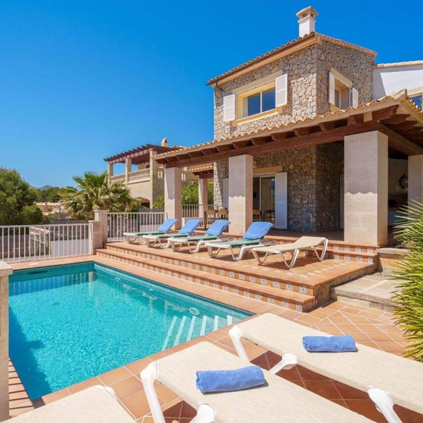 Beautiful private villa for 8 guests with WIFI, A/C, private pool, TV, terrace and pets allowed