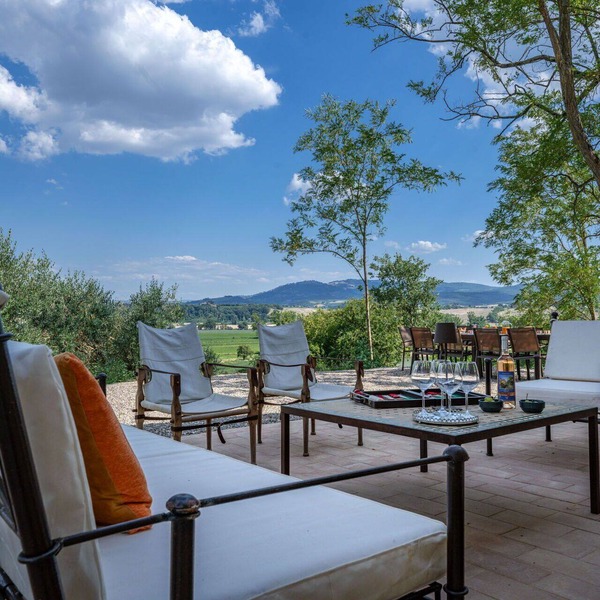 Beautiful private villa with private pool, WIFI, A/C, TV, patio, panoramic view, close to Montalcino
