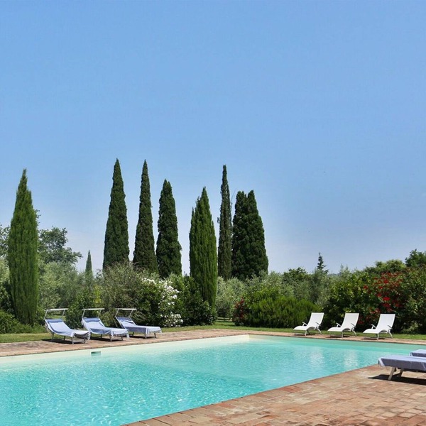 Beautiful private villa for 10 people with WIFI, private pool, A/C, TV and patio