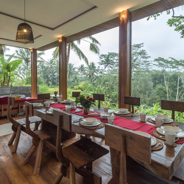 Beautiful, spacious private villa w/private infinity pool, full kitchen, & bar!