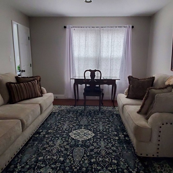 Beautiful Spacious 2 Story House with Fireplace