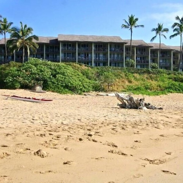 Beautiful Spacious Oceanfront Condo on Wailua Bay