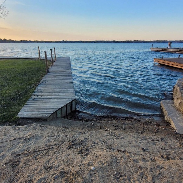 Beautiful St Lawrence waterfront cottage