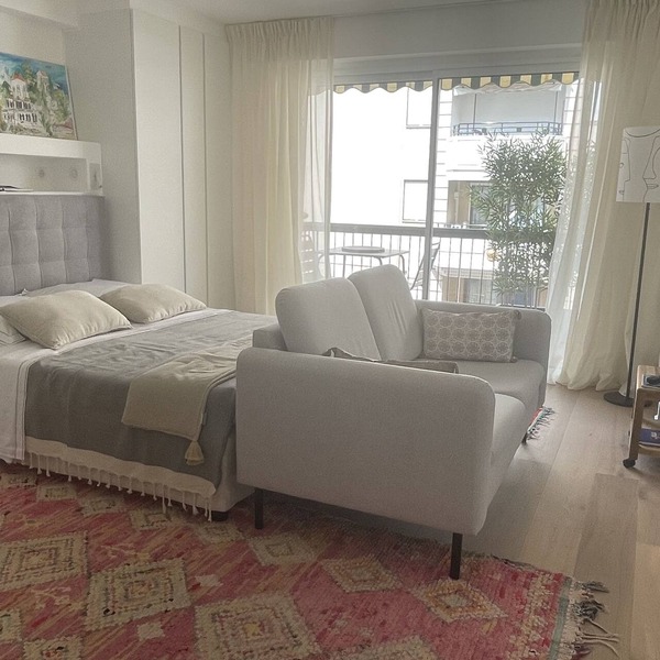 Beautiful studio in center of Cannes on Antibes shopping street