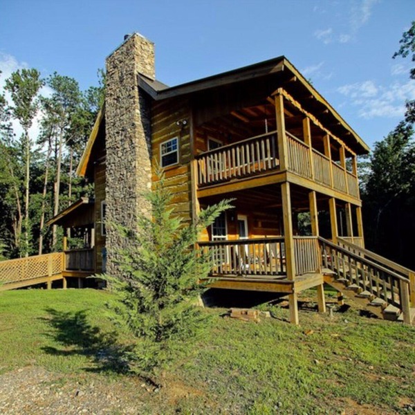 Beautiful Triple-Lofted Lakeside Cabin near Downtown Mentone Sleeps 9