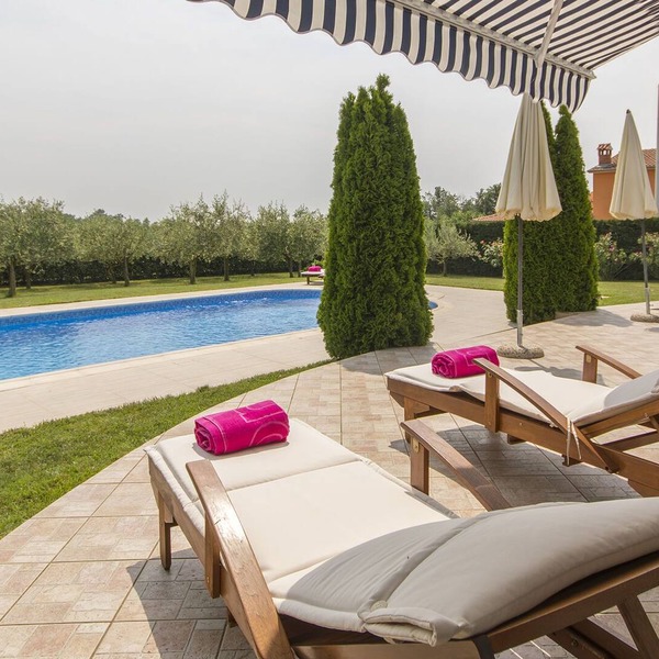 Beautiful villa with a large pool and wonderful garden for your dream vacation