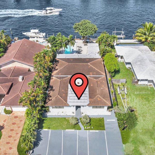 Beautiful Waterfront Condo on Canal with Pool & Walk to Beach! Boat Watch! 1b/1b