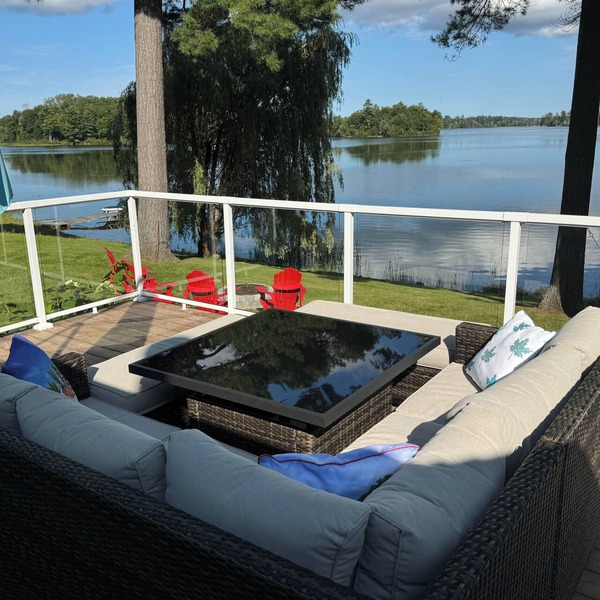 Beautiful Waterfront Cottage on Golden Lake