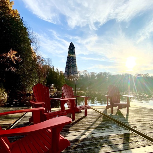 Beautiful Waterfront Cottage w/Swim Spa Hot Tub, Sleeps 19