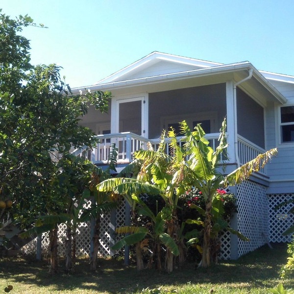 Beautiful waterfront home w/private dockage within HT Harbour