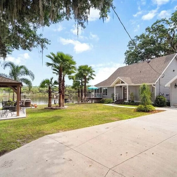 Beautiful Waterfront Home on the Alafia River