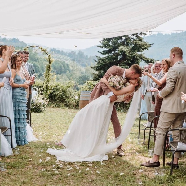 Beautiful Wedding venue for a destination wedding in Italy with pool, 32-50 pers