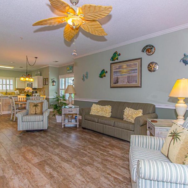 Beautifully Appointed 2BR 2BA Golf Villa Near the Beach