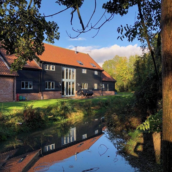 Beautifully Converted 16th Century Barn In The Heart Of Suffolk
