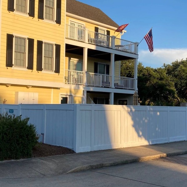 BEAUTIFULLY DECORATED ~ CLOSE TO THE BEACH ~ 5 BEDROOM/4 BATH