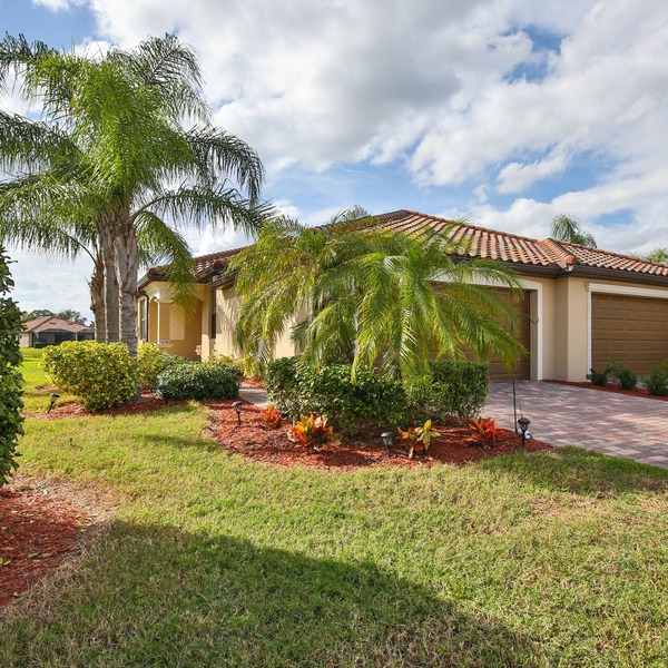 Beautifully designed villa home! Located in River Strand, Heritage Harbour