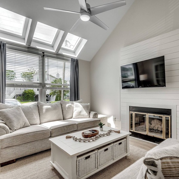 Beautifully Updated 3BR Surfside Beach Townhouse-Master on Main-2blks to beach-Golf Cart Included Free!