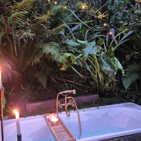 Bed and Breakfast with outdoor bath. Close to wildlife, walks and beaches.