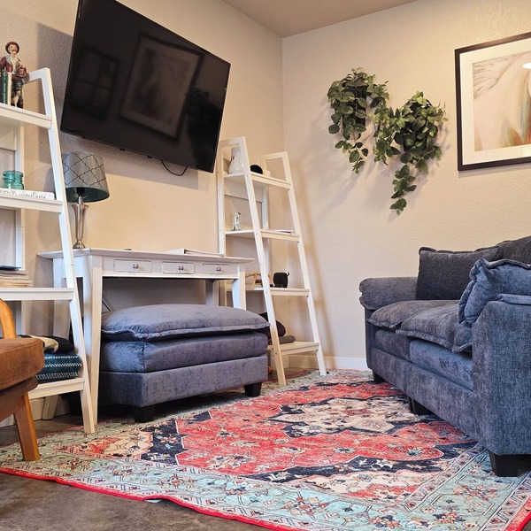 Bed & Breakfast Nook ❤ Fenced Yard ❤ Hot Tub ❤ Heated Floors ❤ Pet Friendly