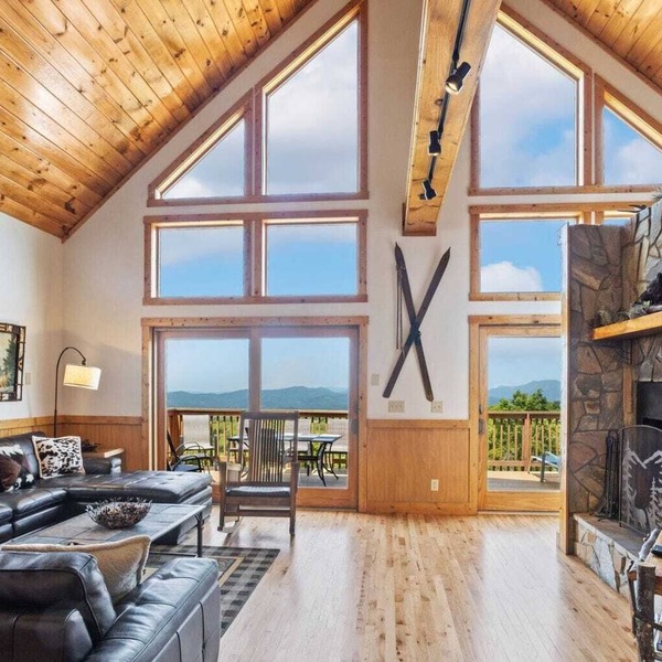 Beech Mountain 6BR Retreat! Pool Table, Shuffleboard, 3 Master Suites & Panoramic Views