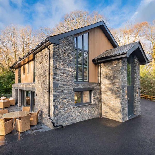 Beech Rock, boutique, all suite home with Hot tub!