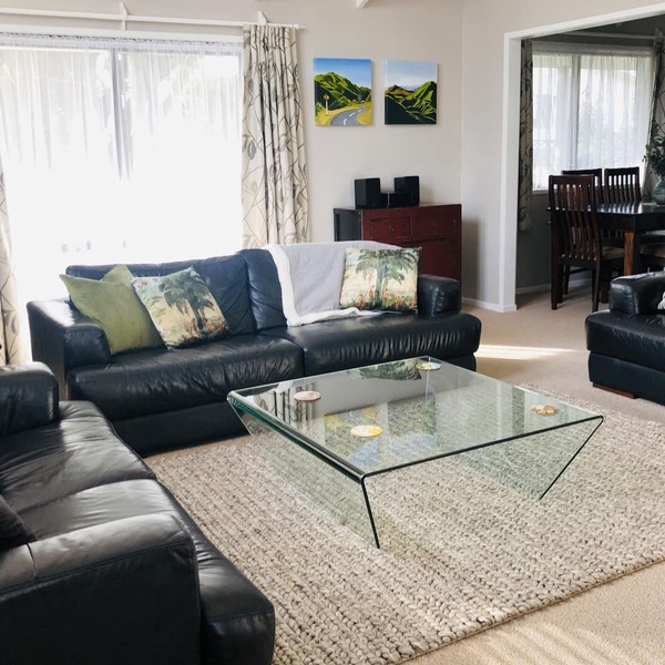 Beech Tree Cottage - comfortable, warm and stylish Taupo base, free wifi!
