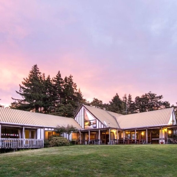 BEECH TREE LODGE- BEST PRICE ! SLEEPS 14 -PET FRIENDLY- BOOK NOW
