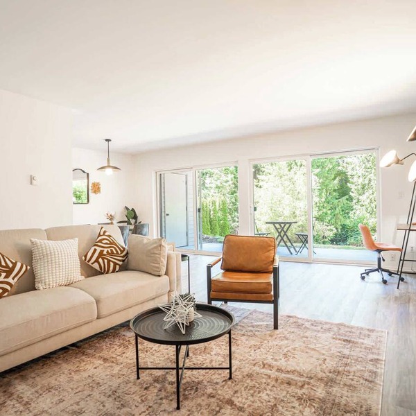 Bellevue 2B condo: downtown + Light rail