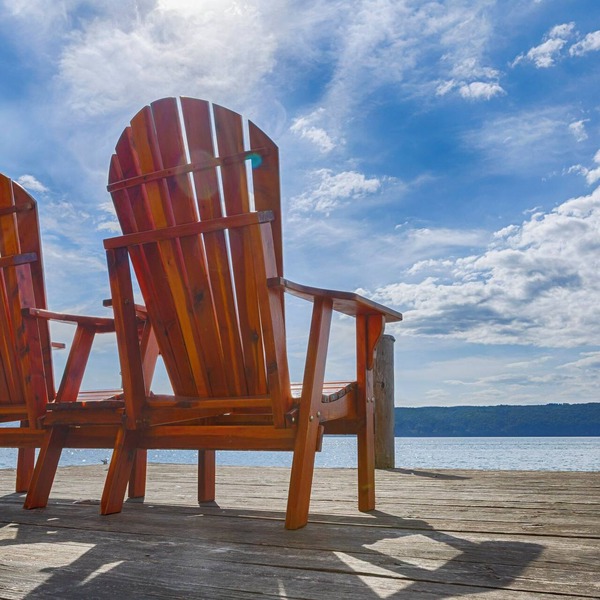 Below the Vineyard: Ideal Lakeside Retreat!