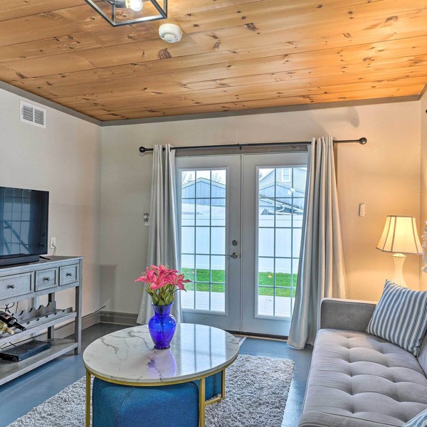 Bemus Point Vintage Suite w/Soaking Tub & Kitchen