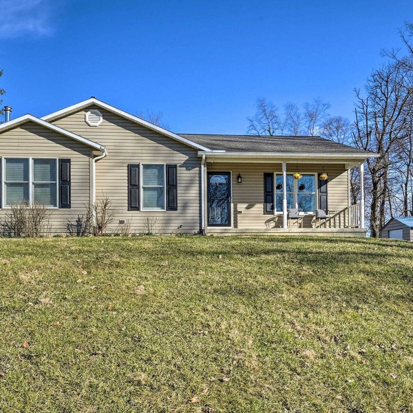 Berkeley Springs Vacation Home w/Fire Pit!
