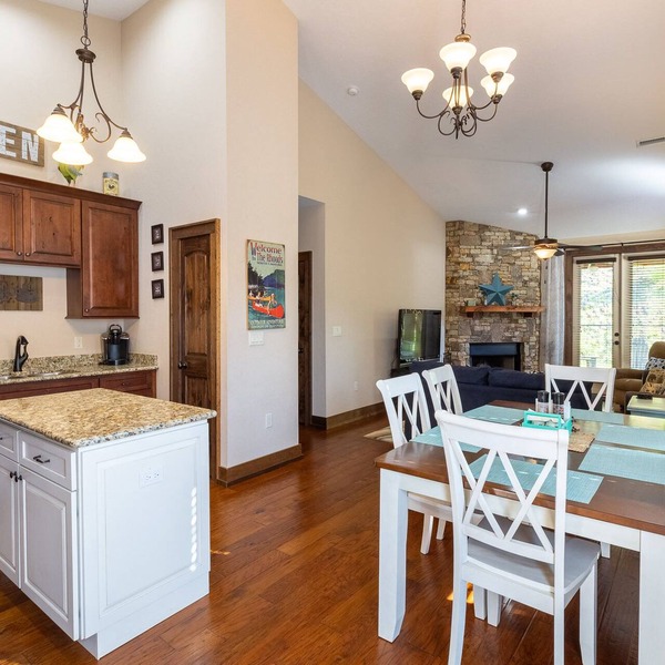 Berry Patch - Modern Townhome in Small Resort Community with Pool