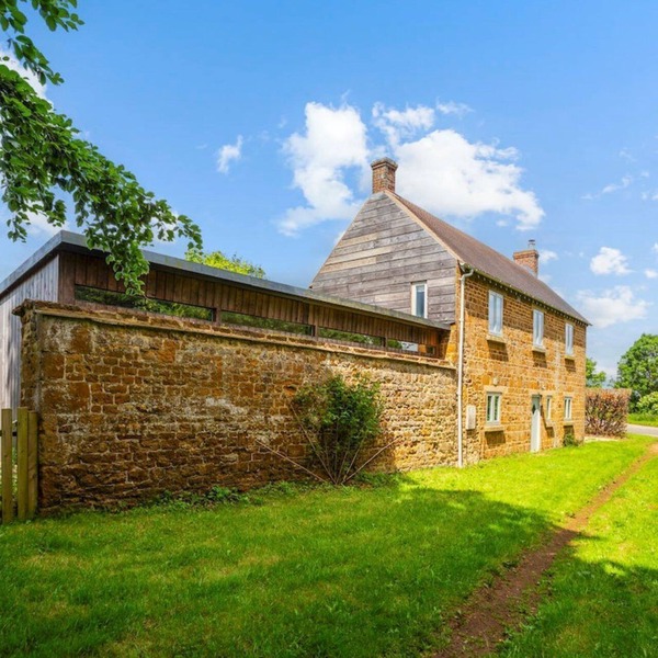 Bespoke three bed dog friendly - The Artist's House