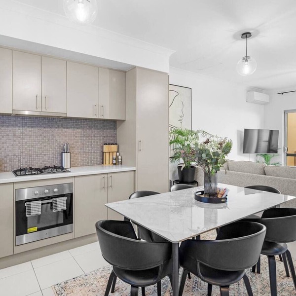 Best Location Armadale Sleeps 6