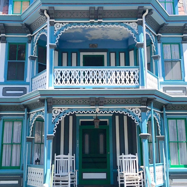 Best Location! Jackson St, 9 bedrooms 8 baths. Pool, 300ft Beach
