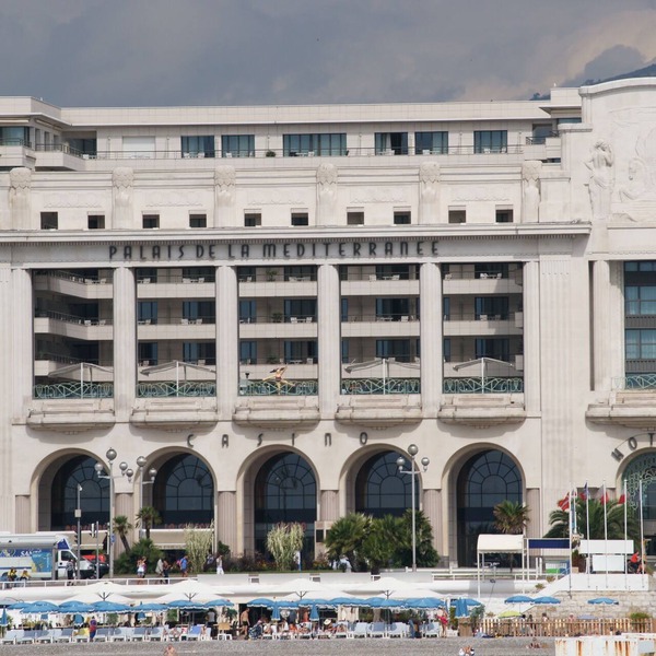 Best possible location! Most prestigious residence in Nice (Beach, center)