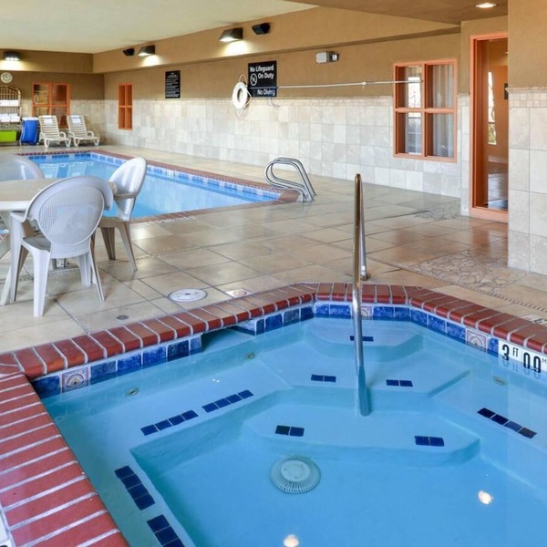 Best Value, Quality Stay! 4 Units, Indoor Pool, Pets Allowed, Free Parking!