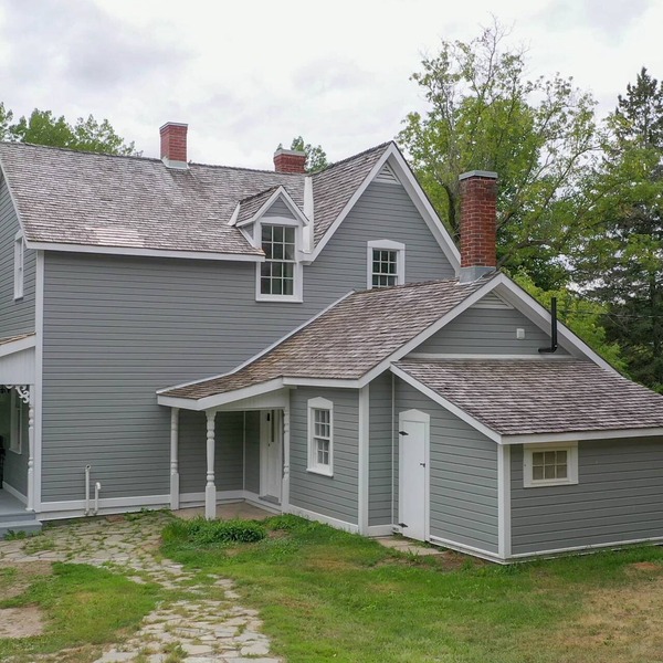 Beveridges Lockmaster’s House | Historic Waterfront Retreat
