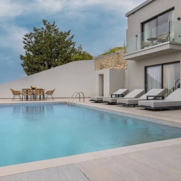 BH990 - C - Suite Lefkada