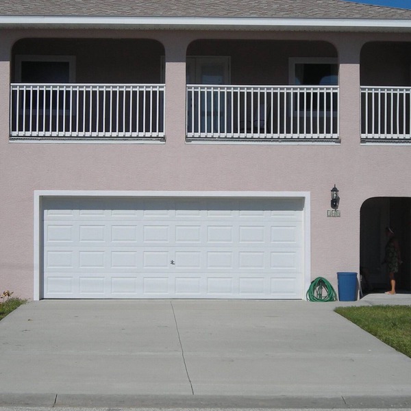 BIG BEAUTIFUL BEACH HOUSE- STEPS TO THE SAND-NEAR COCOA BEACH PIER-PRIVATE YARD