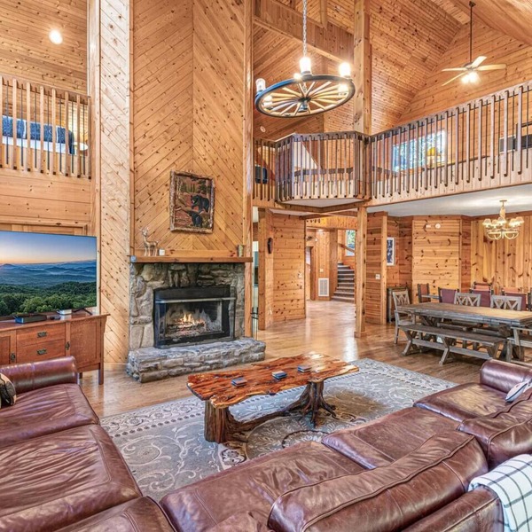 Big Lodge* River Access * 11 beds *Sleeps 22*