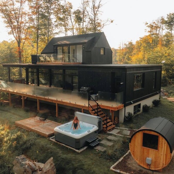 Bläk Kabin | Ski Mont Tremblant, Sauna, Hot Tub & Yoga